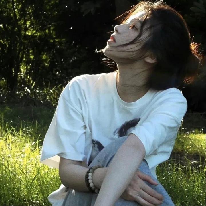 傻白甜的霸总老公 海报
